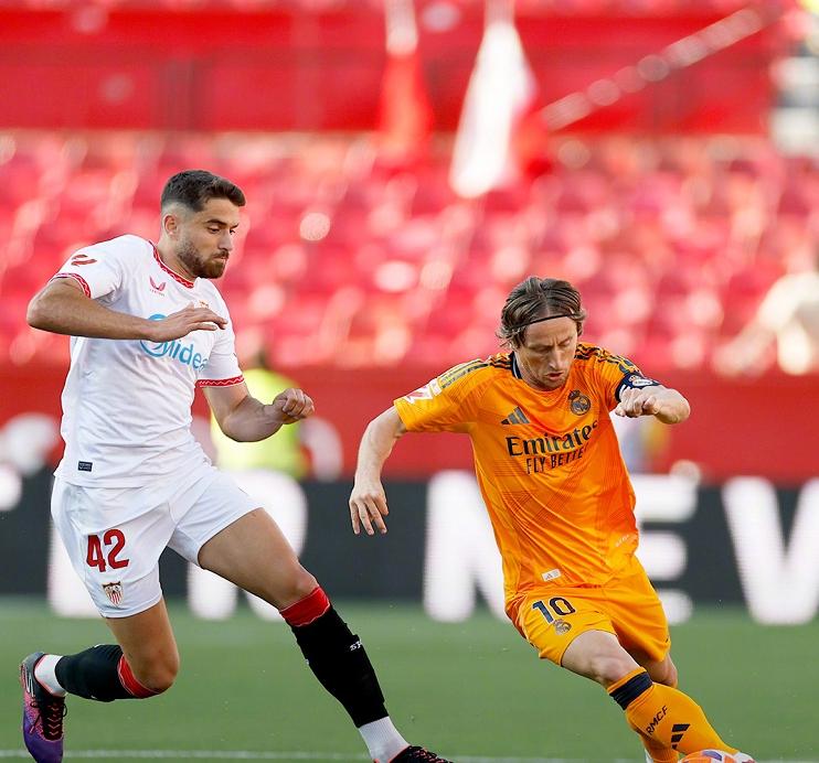 开云体育登录-巴萨力克波尔图，莫德里奇梅开二度欧联杯的简单介绍